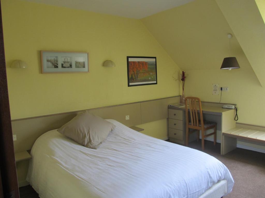 Hotel La Québécoise Dinan Habitación foto